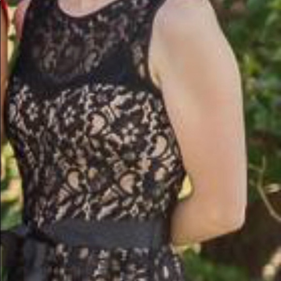 NWT David’s Bridal Black Lace with ribbon - Picture 4 of 7